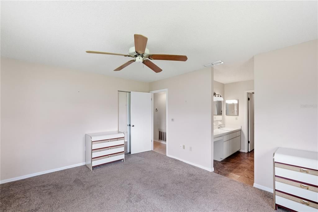 For Sale: $149,900 (3 beds, 2 baths, 1352 Square Feet)