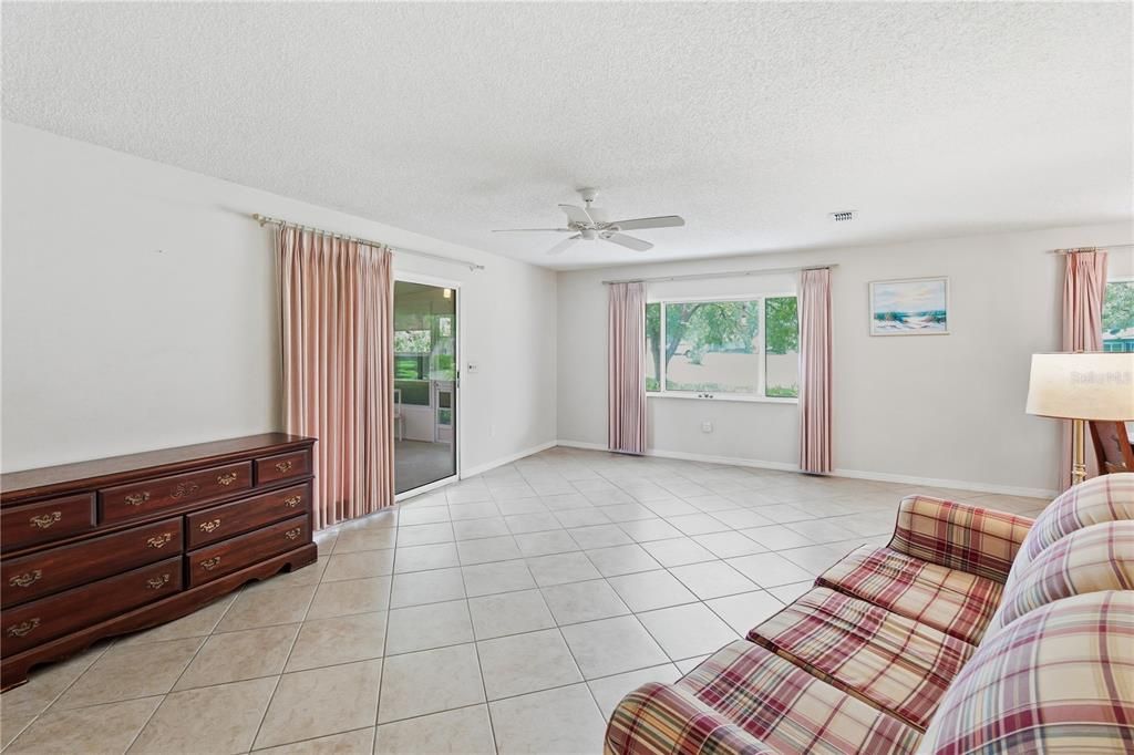 For Sale: $149,900 (3 beds, 2 baths, 1352 Square Feet)