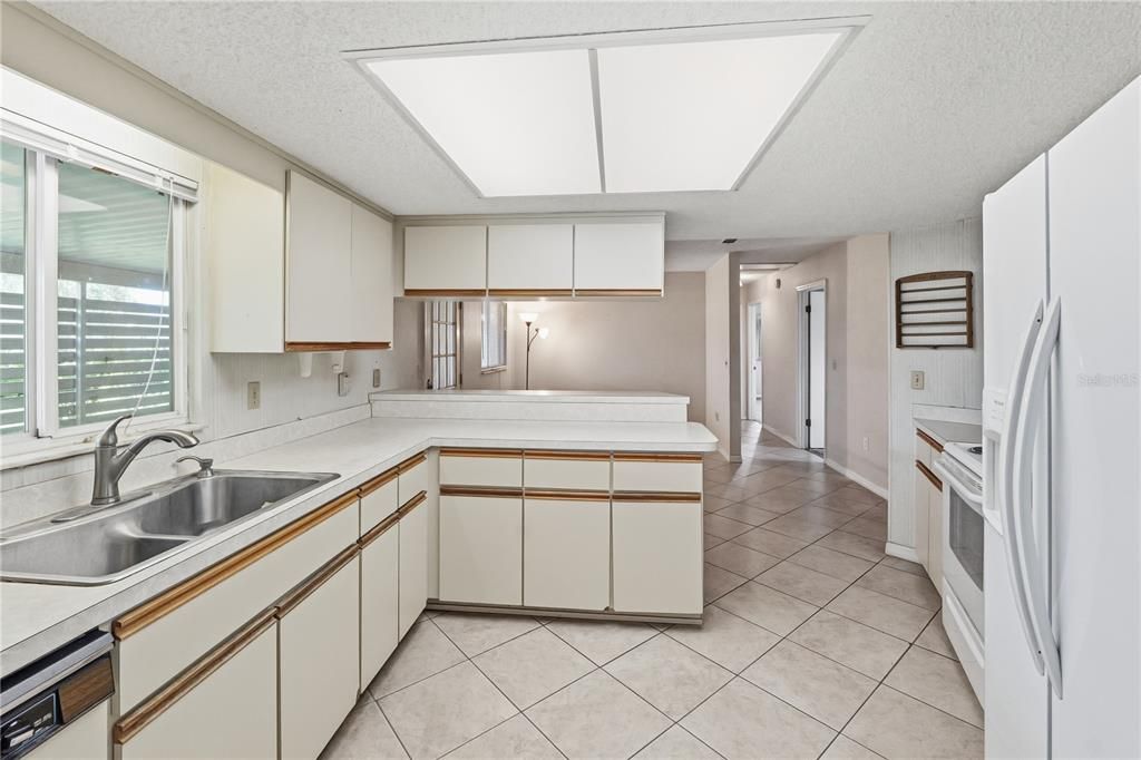 For Sale: $149,900 (3 beds, 2 baths, 1352 Square Feet)