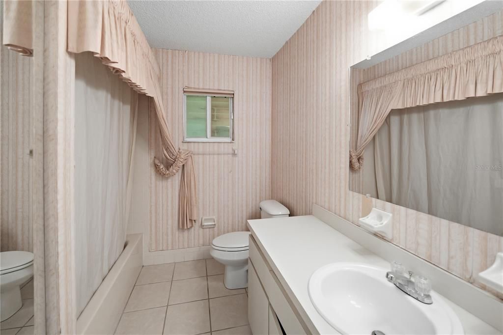 For Sale: $149,900 (3 beds, 2 baths, 1352 Square Feet)