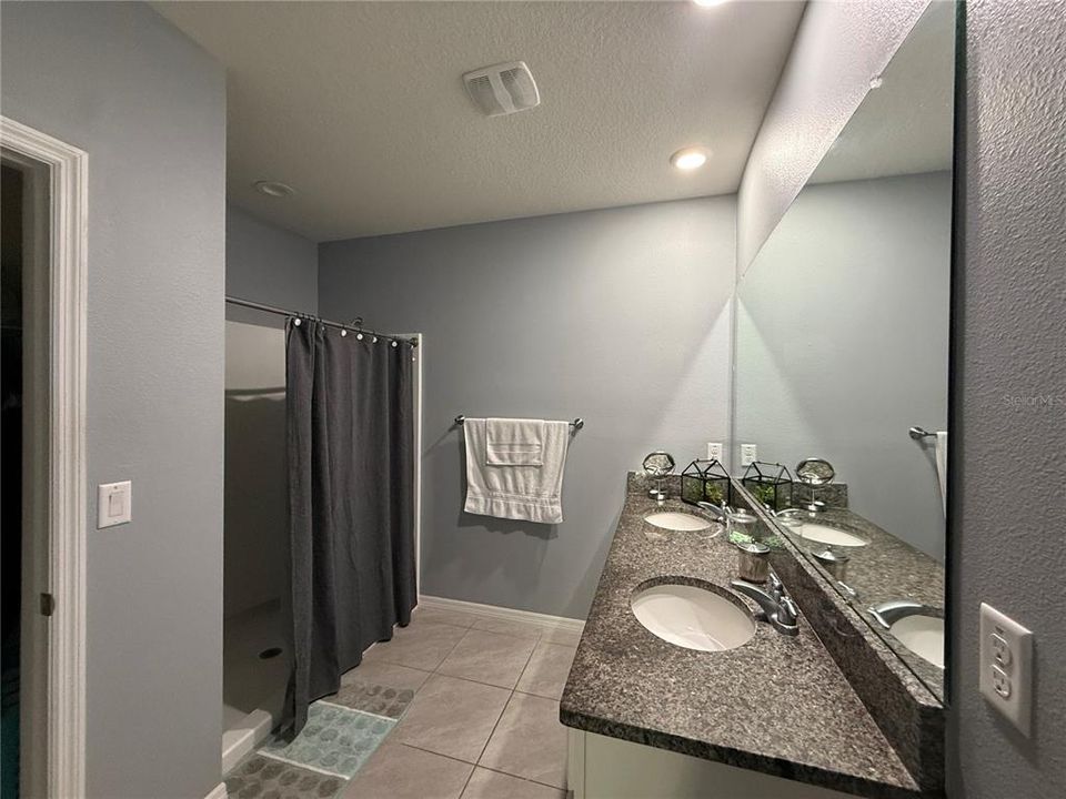 For Sale: $319,900 (3 beds, 2 baths, 1690 Square Feet)