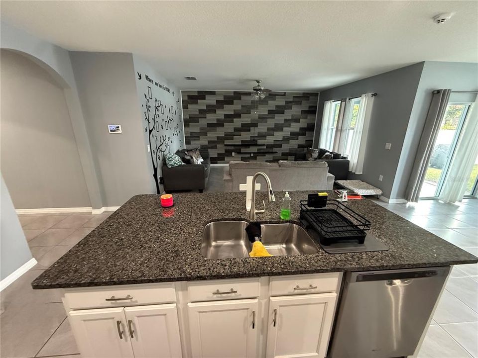 For Sale: $319,900 (3 beds, 2 baths, 1690 Square Feet)