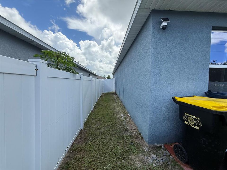 For Sale: $319,900 (3 beds, 2 baths, 1690 Square Feet)