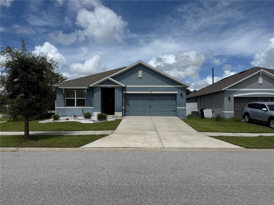 For Sale: $319,900 (3 beds, 2 baths, 1690 Square Feet)