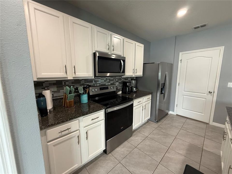 For Sale: $319,900 (3 beds, 2 baths, 1690 Square Feet)