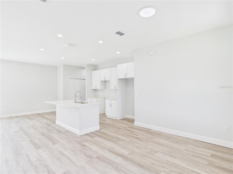For Sale: $264,500 (4 beds, 2 baths, 1630 Square Feet)