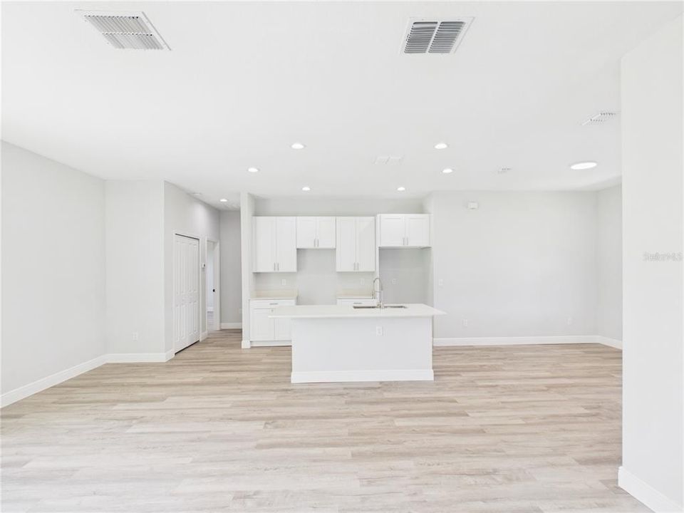 For Sale: $264,500 (4 beds, 2 baths, 1630 Square Feet)
