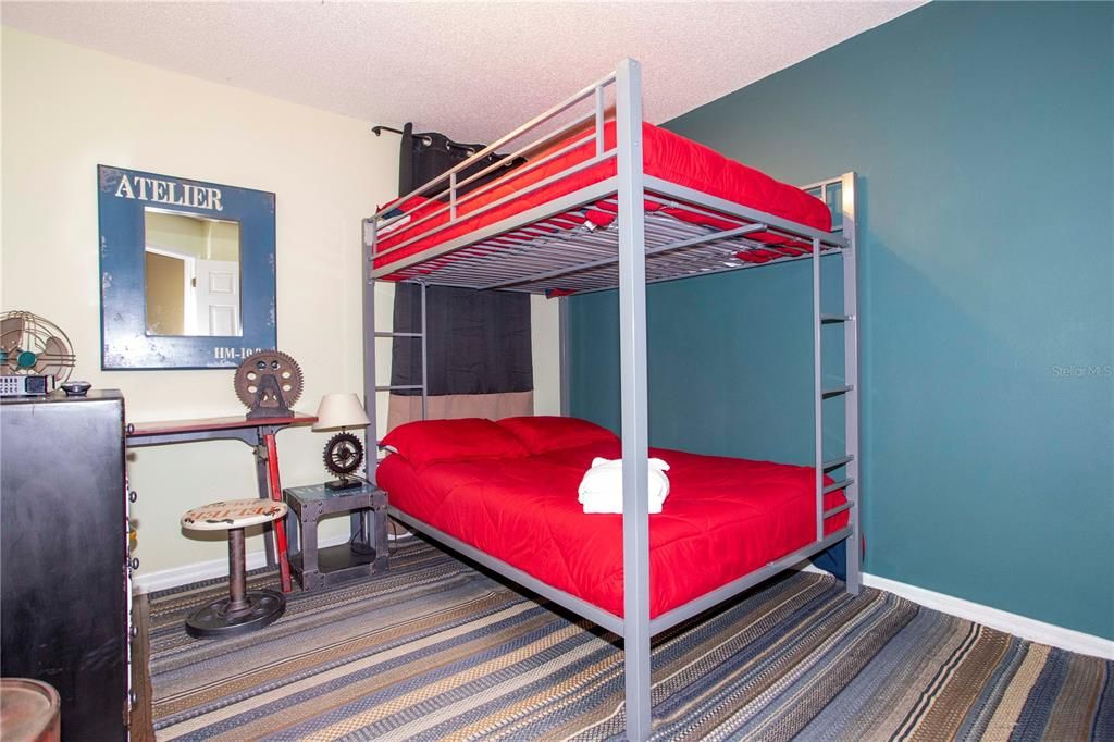 En Venta: $555,000 (4 camas, 2 baños, 2021 Pies cuadrados)