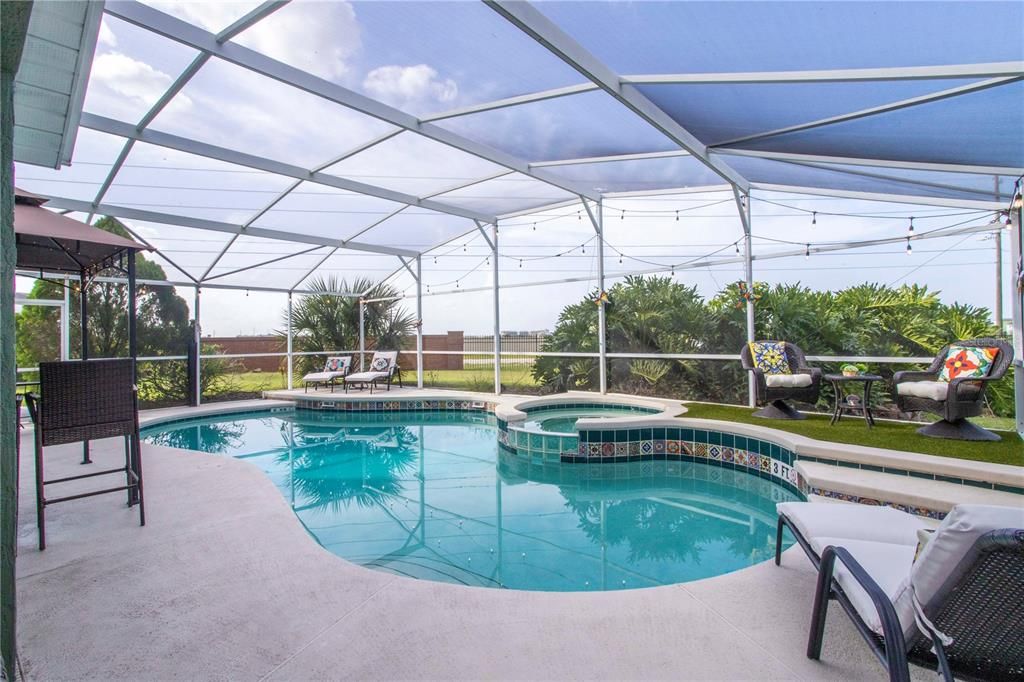En Venta: $555,000 (4 camas, 2 baños, 2021 Pies cuadrados)