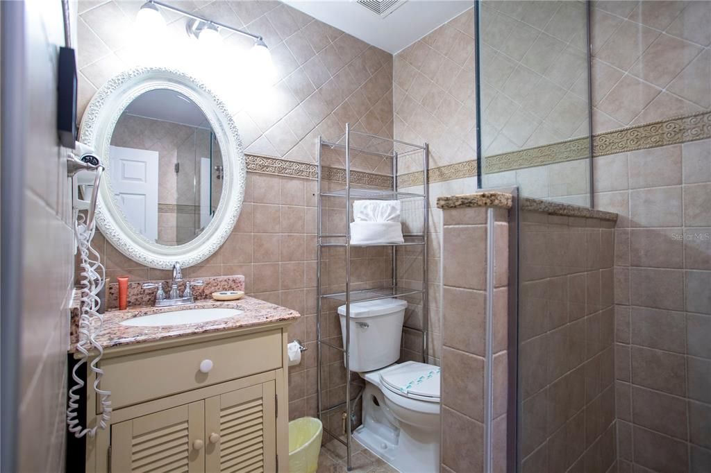 En Venta: $555,000 (4 camas, 2 baños, 2021 Pies cuadrados)