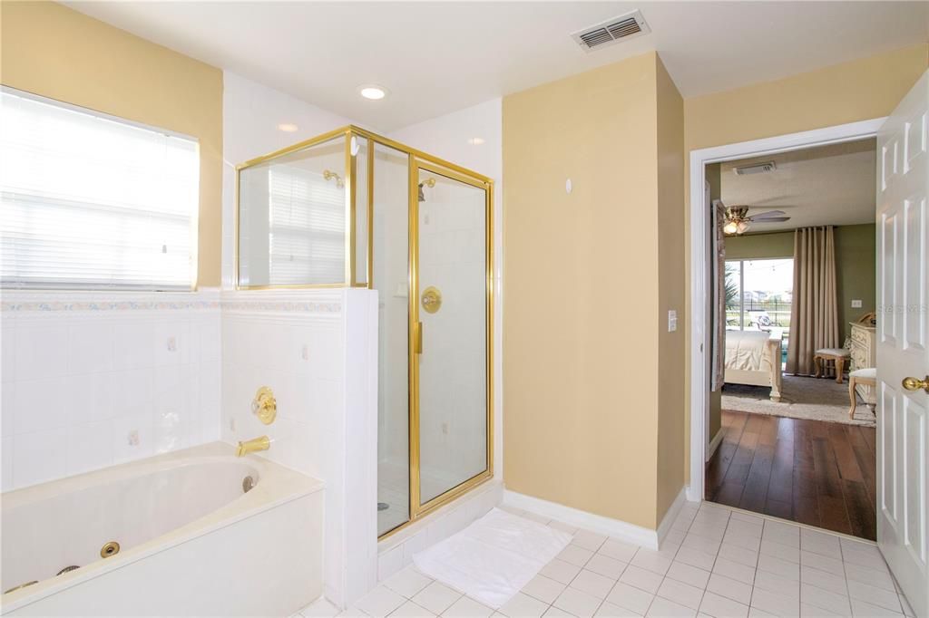 En Venta: $555,000 (4 camas, 2 baños, 2021 Pies cuadrados)