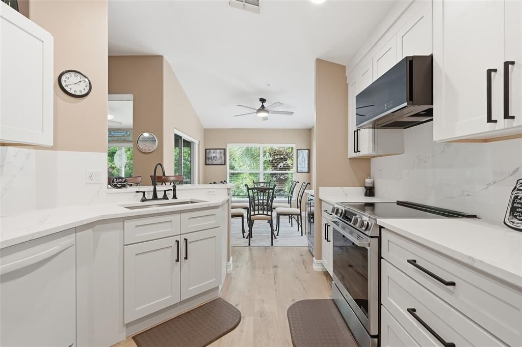 For Sale: $529,000 (3 beds, 2 baths, 1669 Square Feet)