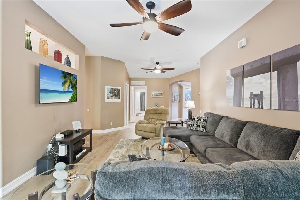 For Sale: $529,000 (3 beds, 2 baths, 1669 Square Feet)