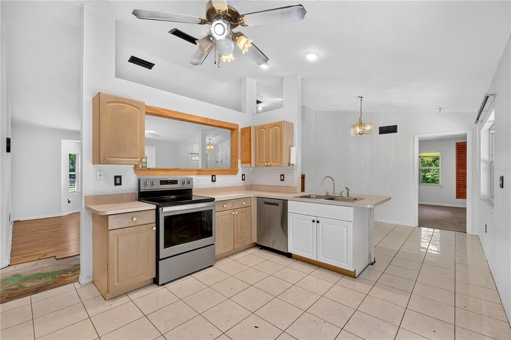 For Sale: $625,000 (4 beds, 2 baths, 1814 Square Feet)