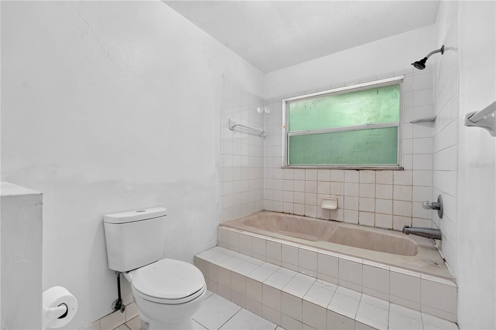 For Sale: $625,000 (4 beds, 2 baths, 1814 Square Feet)