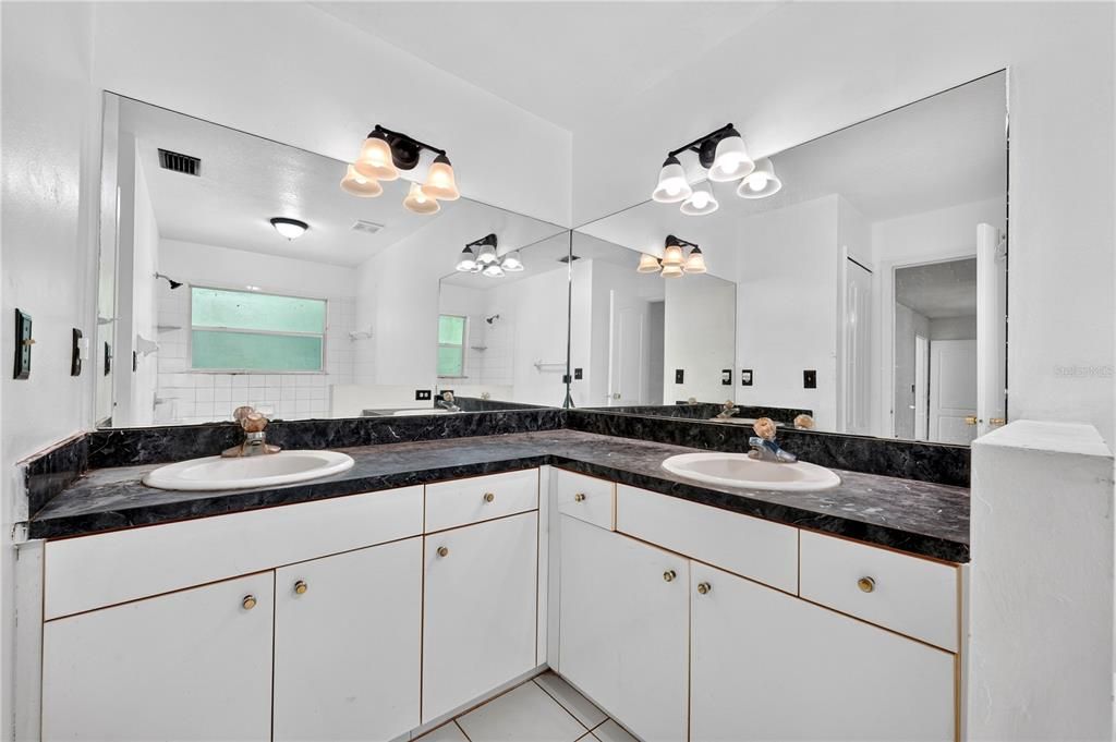 For Sale: $625,000 (4 beds, 2 baths, 1814 Square Feet)