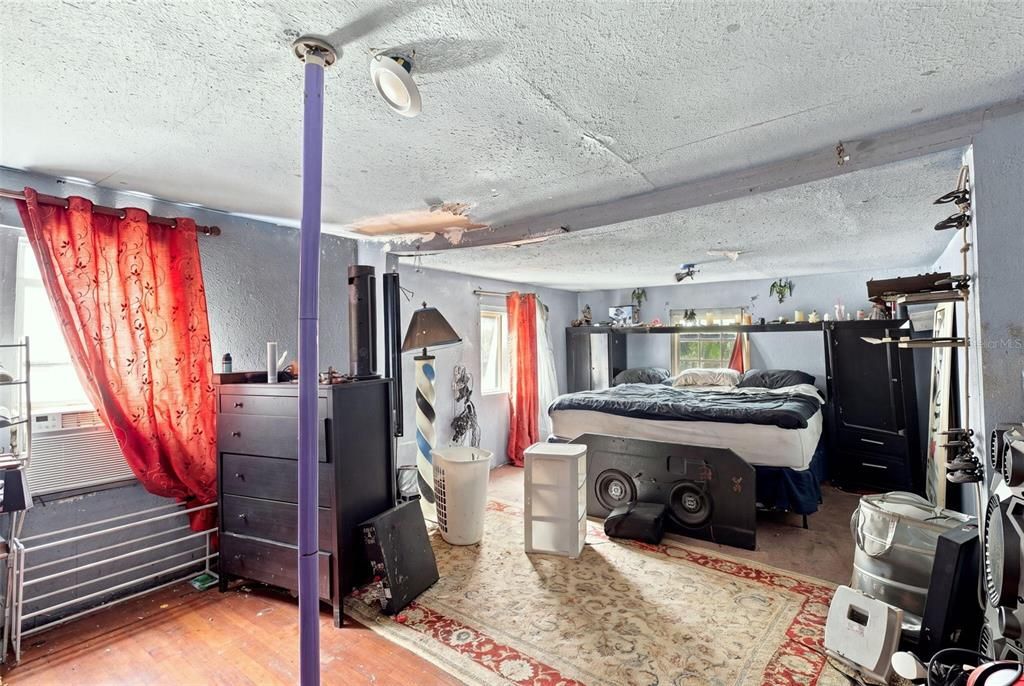 For Sale: $79,900 (3 beds, 2 baths, 1230 Square Feet)