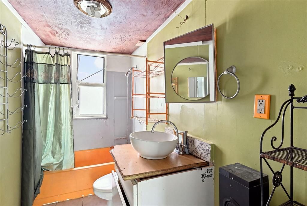 For Sale: $79,900 (3 beds, 2 baths, 1230 Square Feet)
