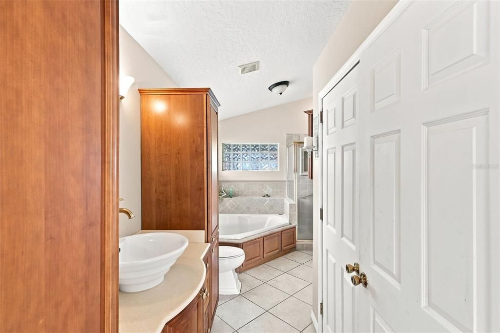 For Sale: $299,000 (3 beds, 2 baths, 1808 Square Feet)
