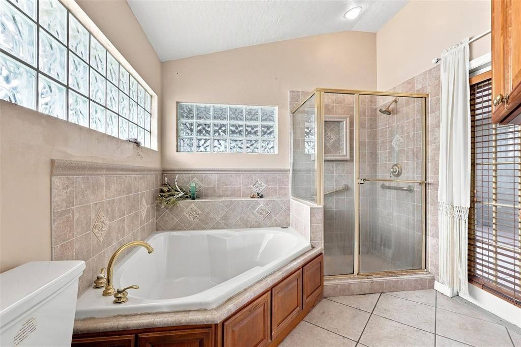 For Sale: $299,000 (3 beds, 2 baths, 1808 Square Feet)