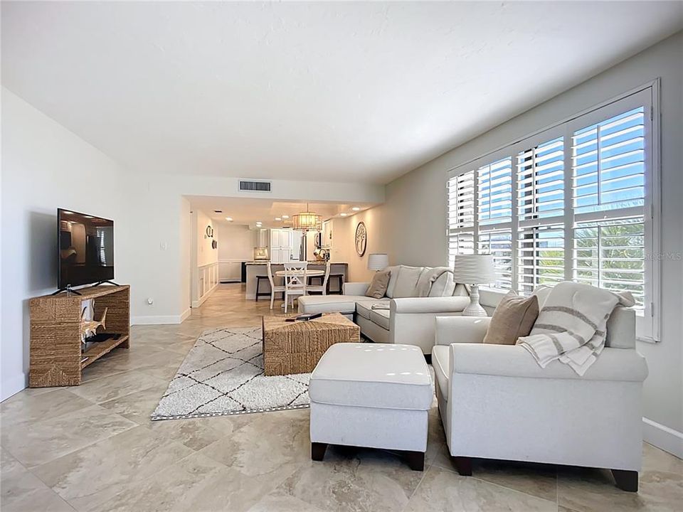 For Sale: $1,099,000 (2 beds, 2 baths, 1337 Square Feet)