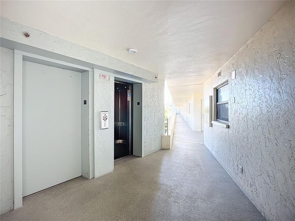 For Sale: $1,099,000 (2 beds, 2 baths, 1337 Square Feet)