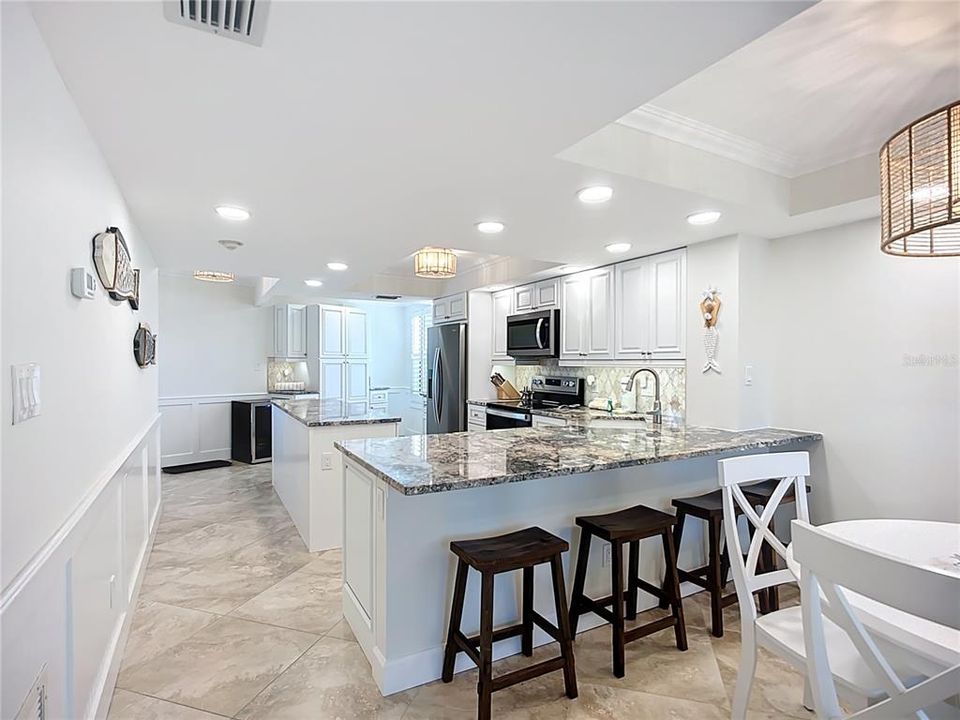 For Sale: $1,099,000 (2 beds, 2 baths, 1337 Square Feet)