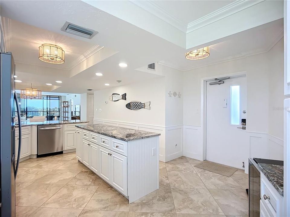 For Sale: $1,099,000 (2 beds, 2 baths, 1337 Square Feet)
