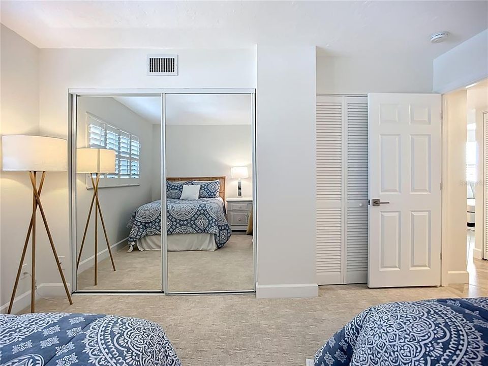 For Sale: $1,099,000 (2 beds, 2 baths, 1337 Square Feet)