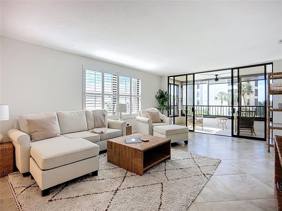 For Sale: $1,099,000 (2 beds, 2 baths, 1337 Square Feet)