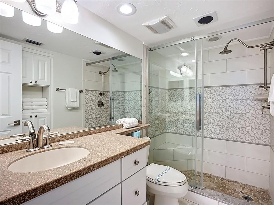 For Sale: $1,099,000 (2 beds, 2 baths, 1337 Square Feet)