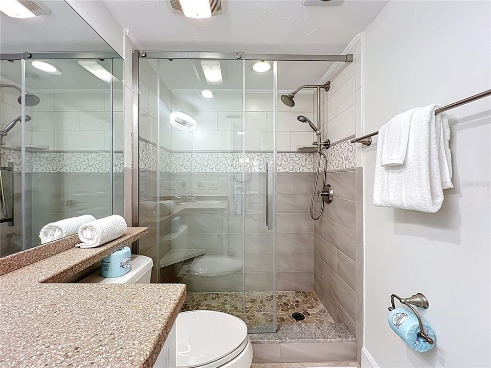 For Sale: $1,099,000 (2 beds, 2 baths, 1337 Square Feet)