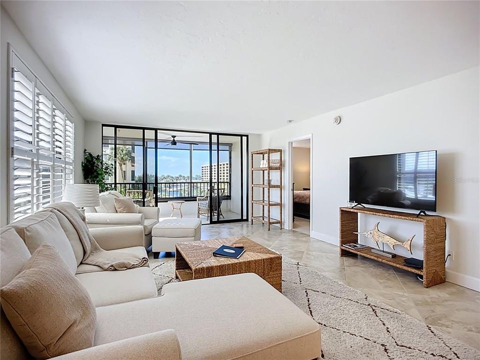 For Sale: $1,099,000 (2 beds, 2 baths, 1337 Square Feet)