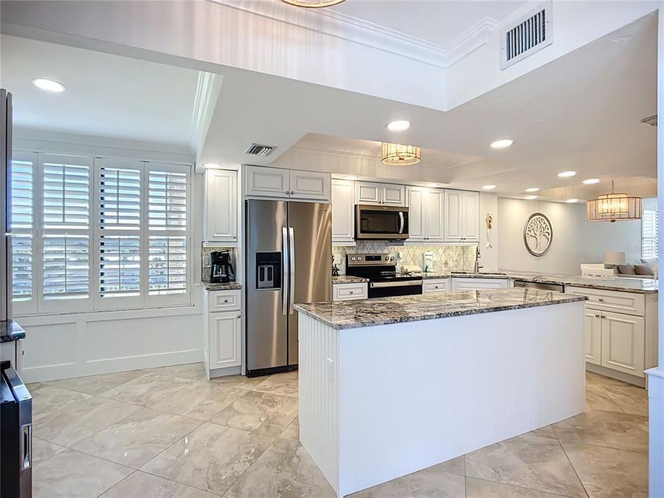 For Sale: $1,099,000 (2 beds, 2 baths, 1337 Square Feet)