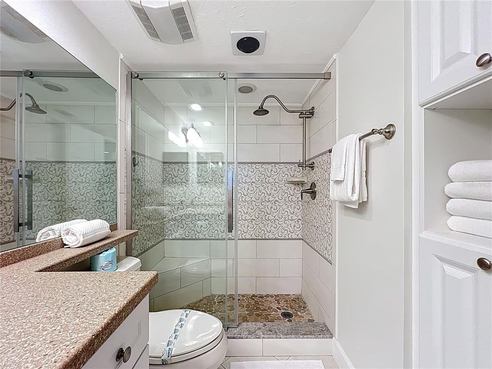 For Sale: $1,099,000 (2 beds, 2 baths, 1337 Square Feet)