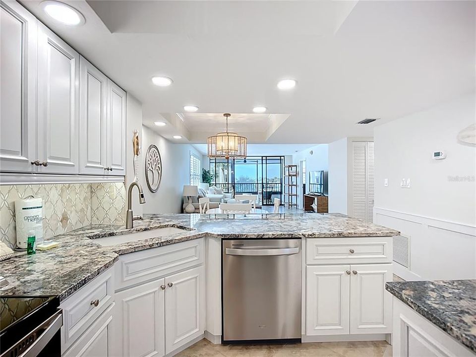 For Sale: $1,099,000 (2 beds, 2 baths, 1337 Square Feet)