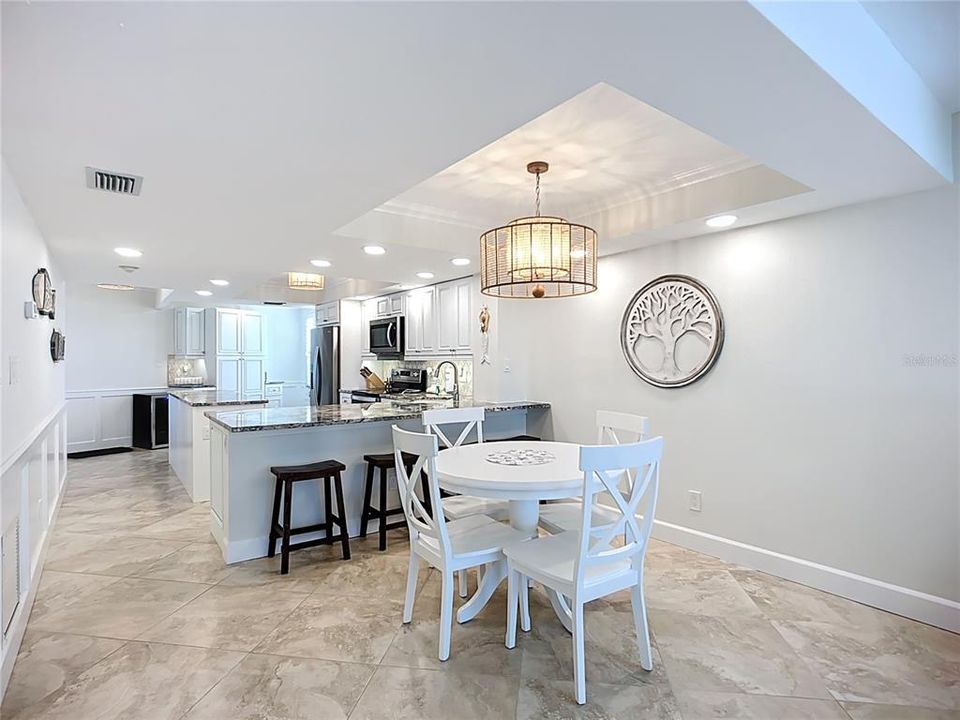 For Sale: $1,099,000 (2 beds, 2 baths, 1337 Square Feet)