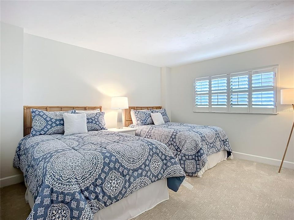 For Sale: $1,099,000 (2 beds, 2 baths, 1337 Square Feet)