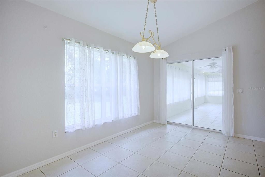 Active With Contract: $304,900 (3 beds, 2 baths, 1620 Square Feet)
