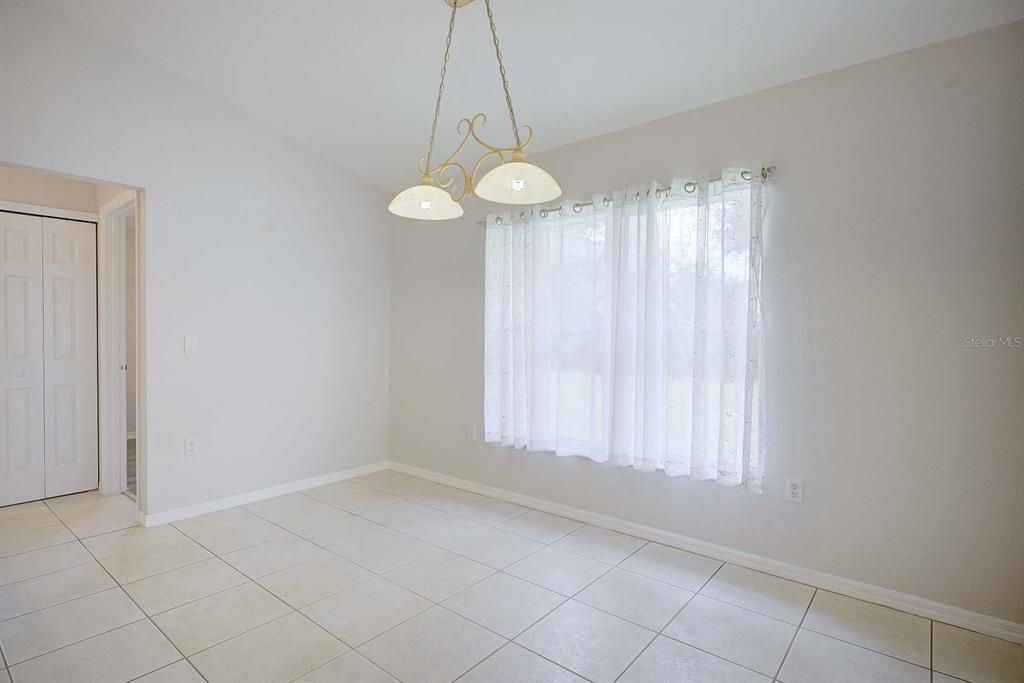 Active With Contract: $304,900 (3 beds, 2 baths, 1620 Square Feet)