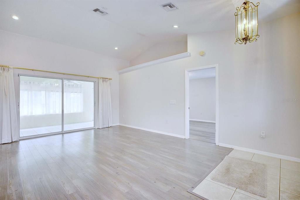 Active With Contract: $304,900 (3 beds, 2 baths, 1620 Square Feet)