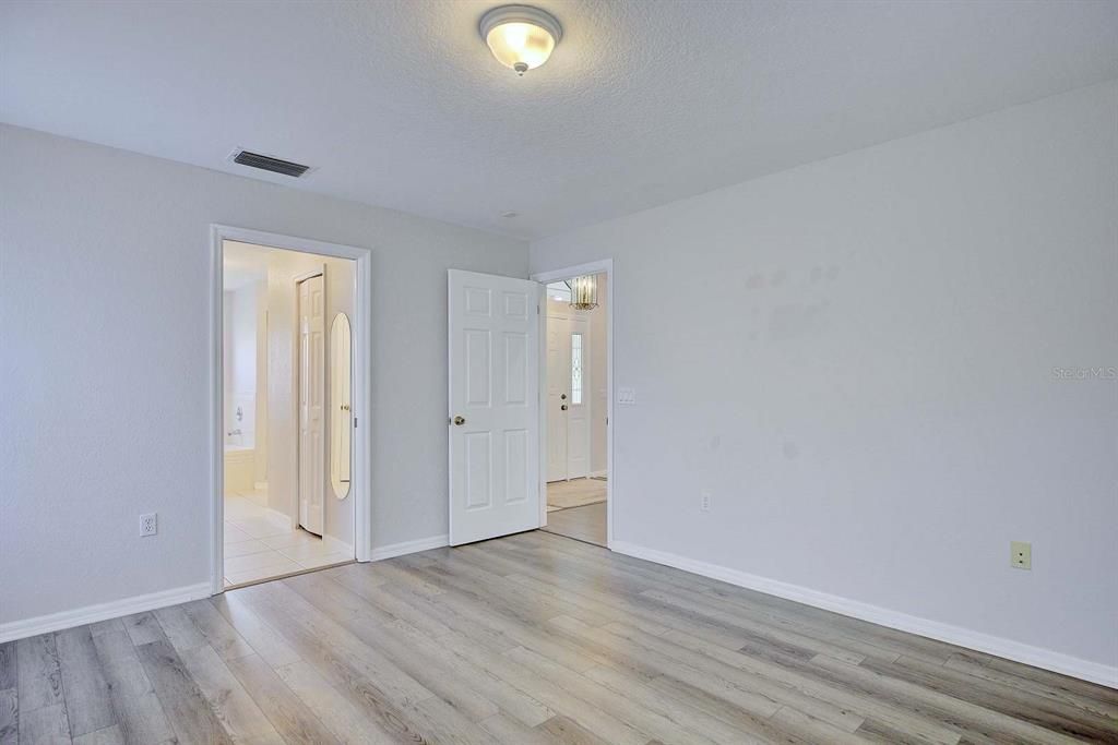 Active With Contract: $304,900 (3 beds, 2 baths, 1620 Square Feet)