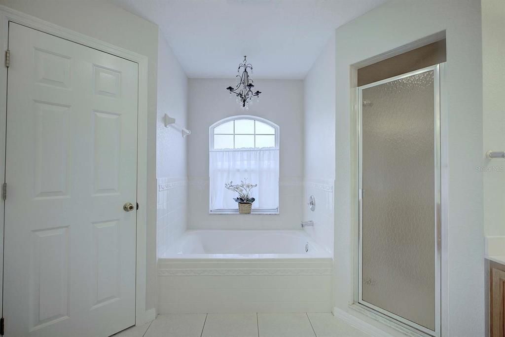 Active With Contract: $304,900 (3 beds, 2 baths, 1620 Square Feet)