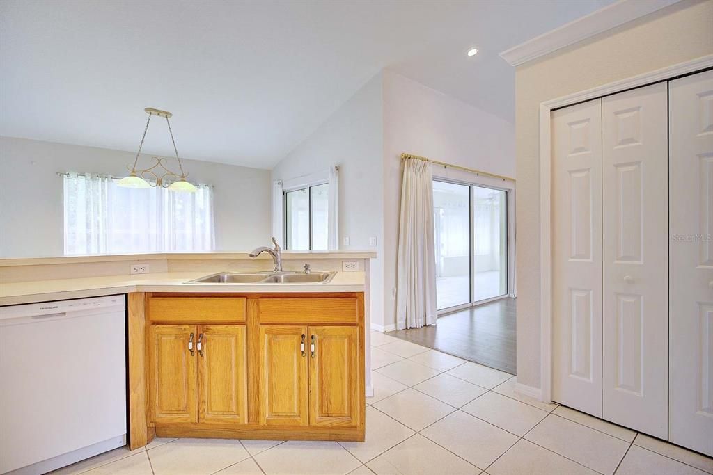 Active With Contract: $304,900 (3 beds, 2 baths, 1620 Square Feet)