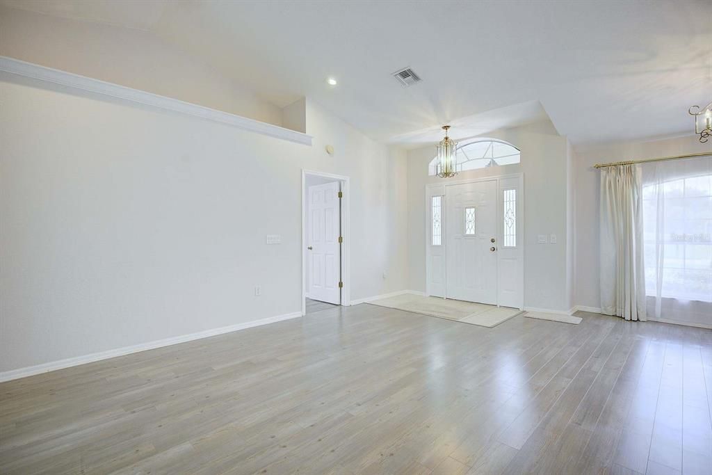 Active With Contract: $304,900 (3 beds, 2 baths, 1620 Square Feet)
