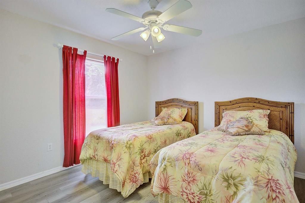 Active With Contract: $304,900 (3 beds, 2 baths, 1620 Square Feet)