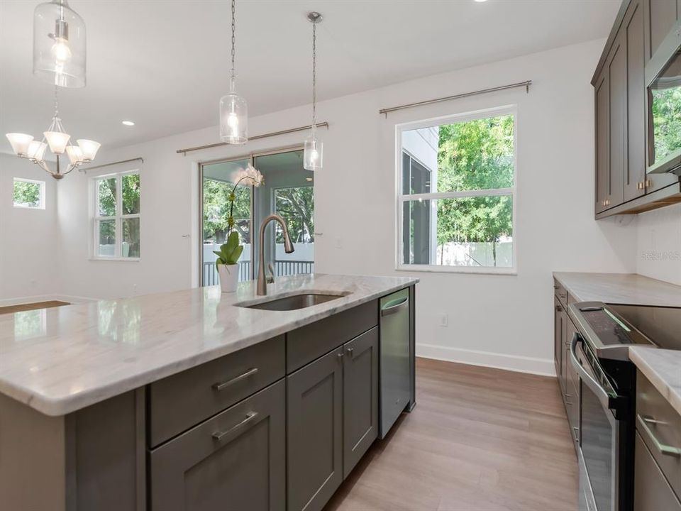 Active With Contract: $664,900 (4 beds, 3 baths, 2649 Square Feet)