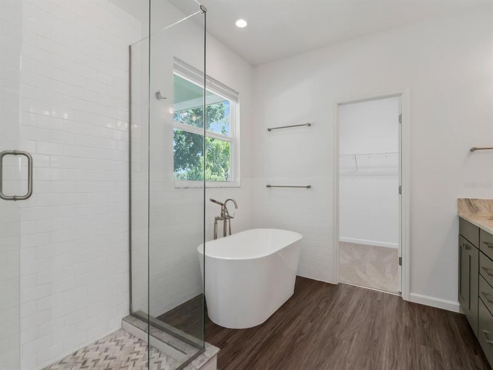 Active With Contract: $664,900 (4 beds, 3 baths, 2649 Square Feet)