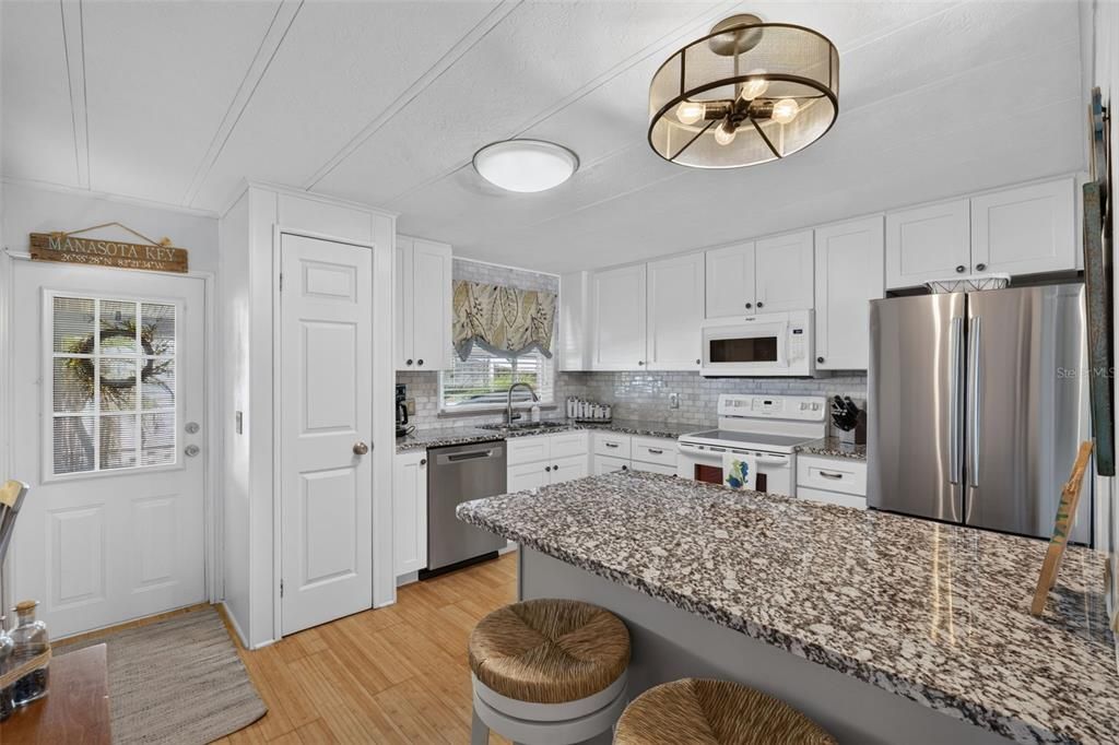 For Sale: $179,900 (2 beds, 2 baths, 1227 Square Feet)
