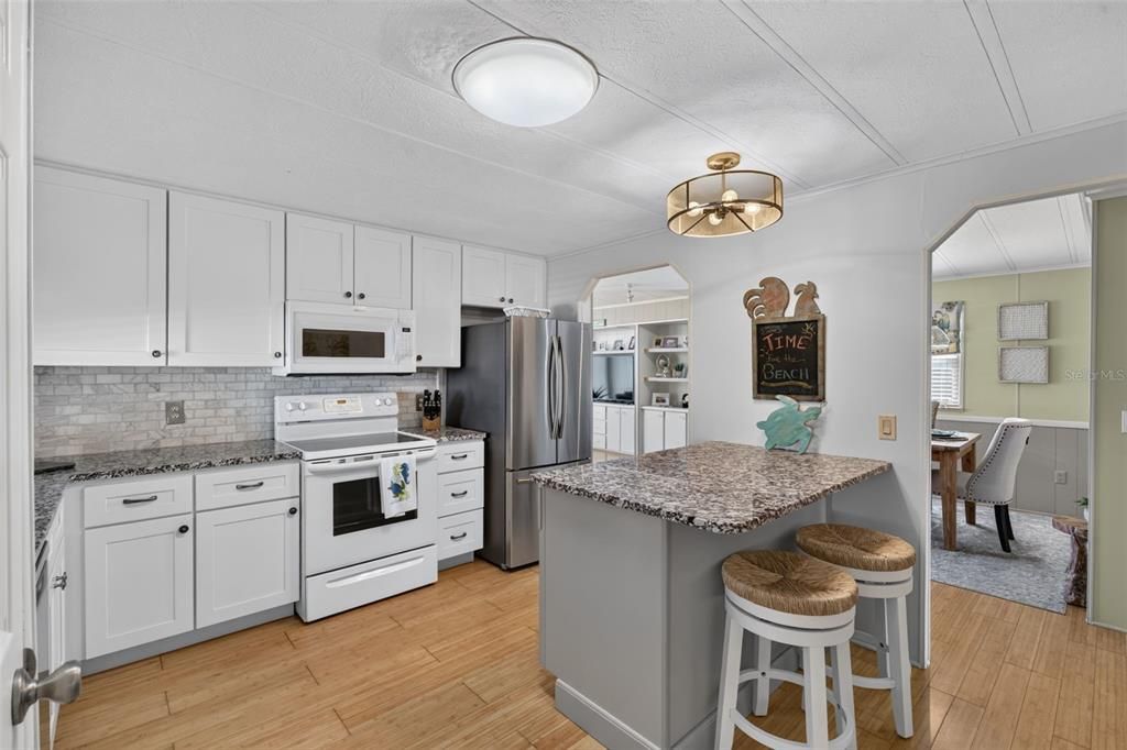 For Sale: $179,900 (2 beds, 2 baths, 1227 Square Feet)